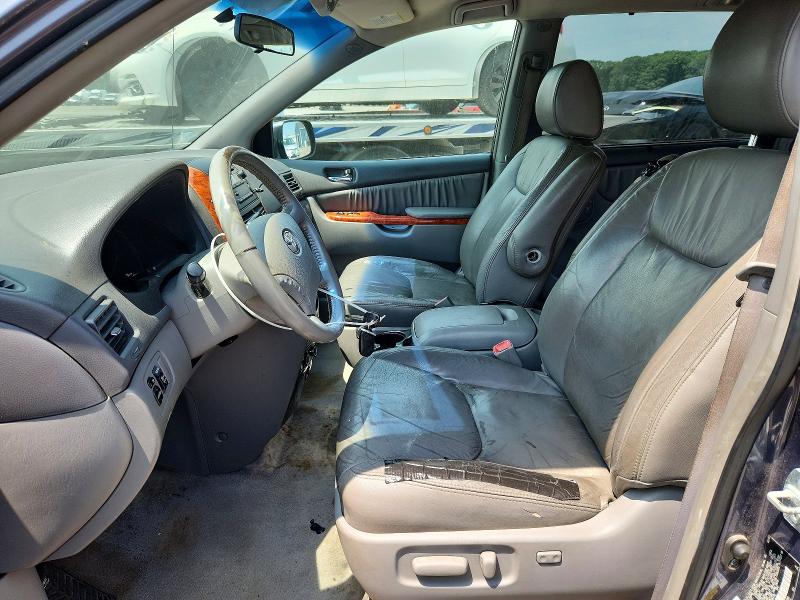 61396256 :رقم المزاد ، 5TDYK4CC4AS295418 vin ، 2010 Toyota Sienna مزاد بيع