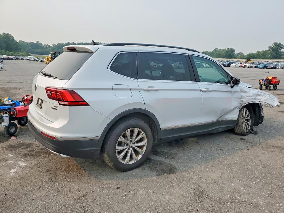 60842226 :رقم المزاد ، 3VV2B7AX3JM114940 vin ، 2018 Volkswagen Tiguan مزاد بيع