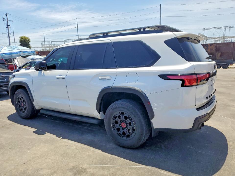 Продажа на аукционе авто 2024 Toyota Sequoia, vin: 7SVAAABA7RX038557, номер лота: 62468696