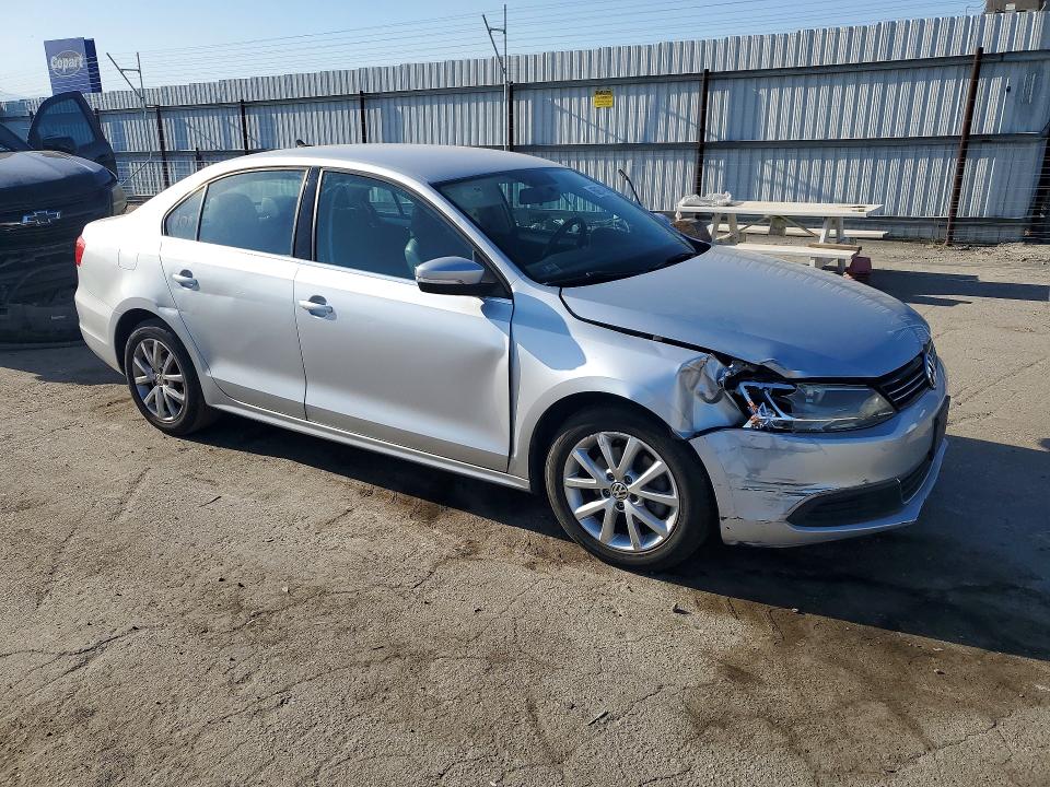 60974976 :رقم المزاد ، 3VWD17AJ4EM241897 vin ، 2014 Volkswagen Jetta مزاد بيع