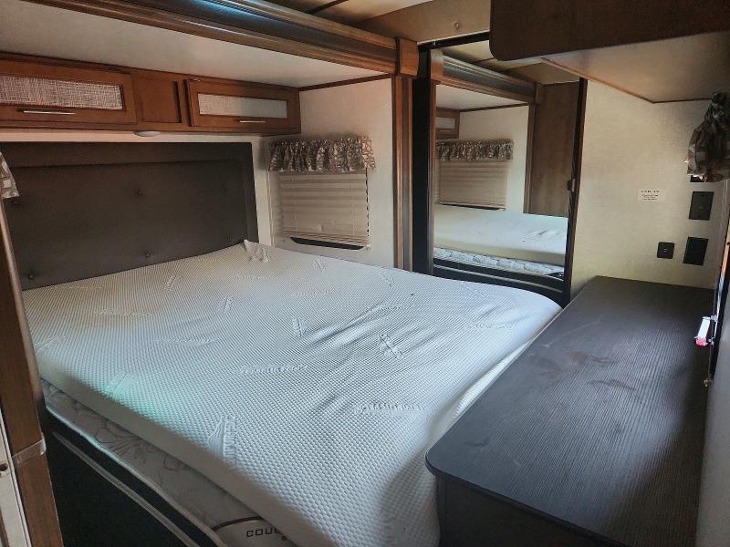Продажа на аукционе авто 2018 Keystone Trailer, vin: 4YDT32R25JV511953, номер лота: 62048216
