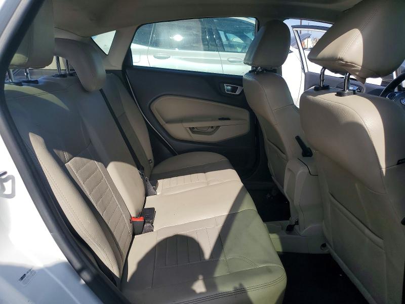 60845646 :رقم المزاد ، 3FADP4FJ1FM196935 vin ، 2015 Ford Fiesta مزاد بيع