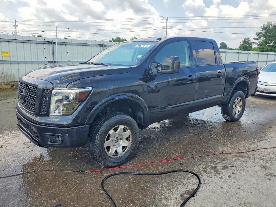85627815 :رقم المزاد ، 1N6AA1E58JN518760 vin ، 2018 Nissan Titan مزاد بيع