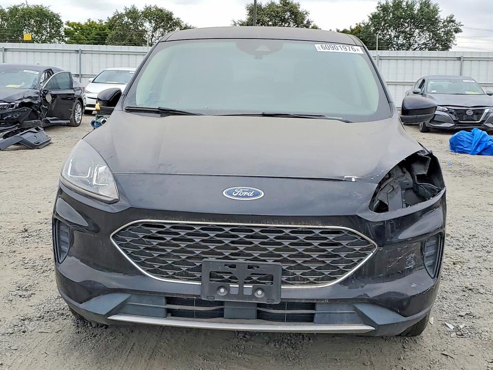 60901976 :رقم المزاد ، 1FMCU0G67LUC27352 vin ، 2020 Ford Escape مزاد بيع