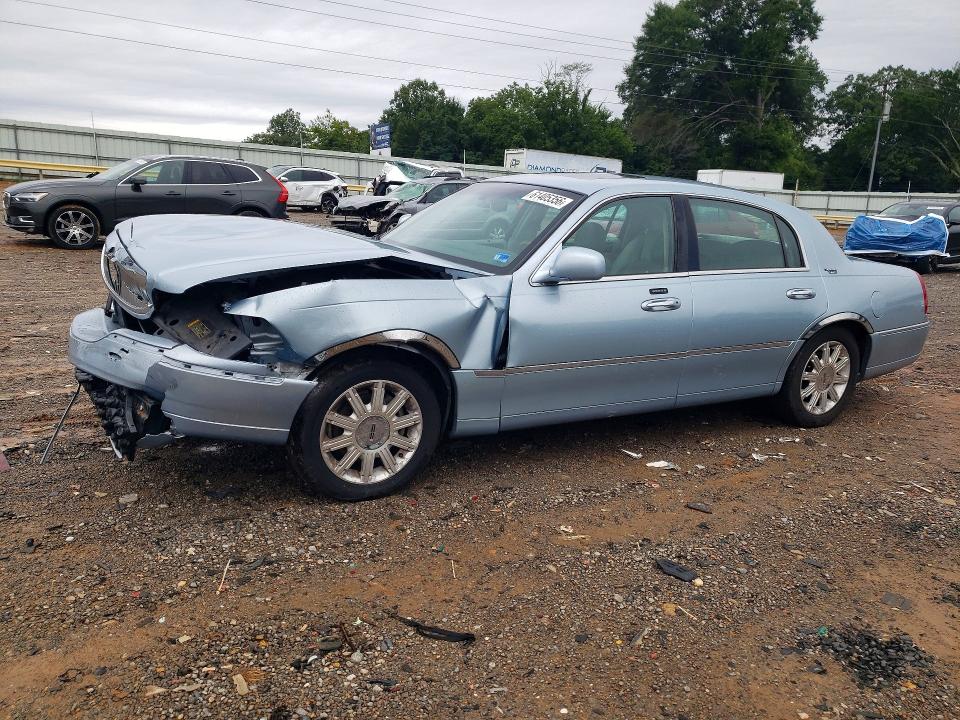 Продажа на аукционе авто 2007 Lincoln Town Car, vin: 1LNHM82W17Y624534, номер лота: 61405356