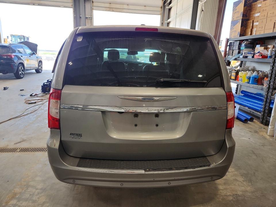 61762616 :رقم المزاد ، 2C4RC1CG0FR646585 vin ، 2015 Chrysler Town & Country مزاد بيع