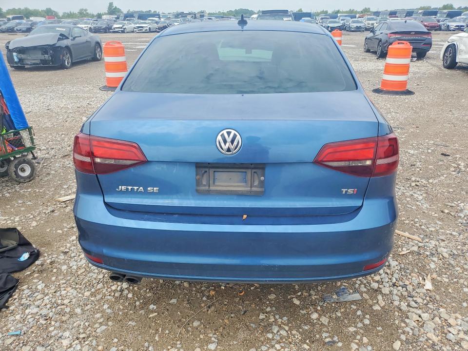 61318256 :رقم المزاد ، 3VWDB7AJ0JM259319 vin ، 2018 Volkswagen Jetta مزاد بيع