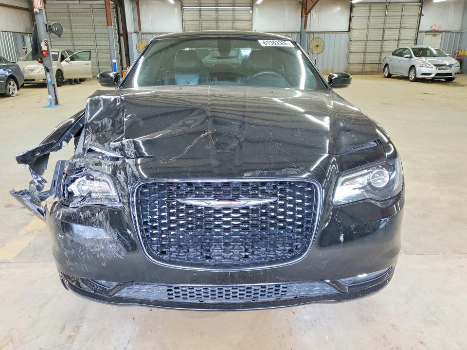 Продажа на аукционе авто 2023 Chrysler 300, vin: 2C3CCABG0PH561037, номер лота: 61989386
