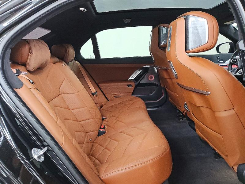 Продаж на аукціоні авто 2023 Bmw 760, vin: WBA33EJ01PCN17880, номер лоту: 61731086