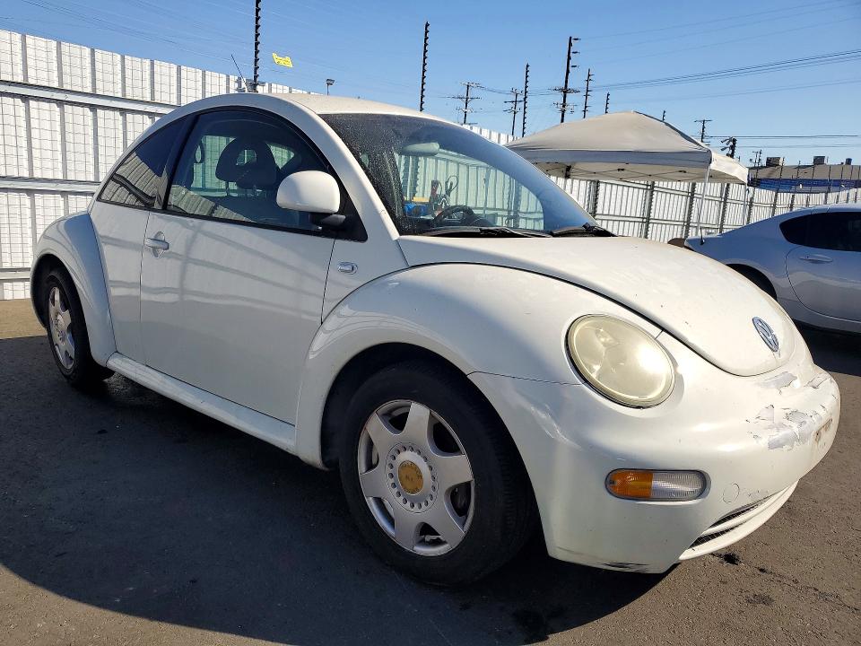 2000 Volkswagen New Beetle მანქანა იყიდება აუქციონზე, vin: 3VWBA21C0YM468018, აუქციონის ნომერი: 60621046