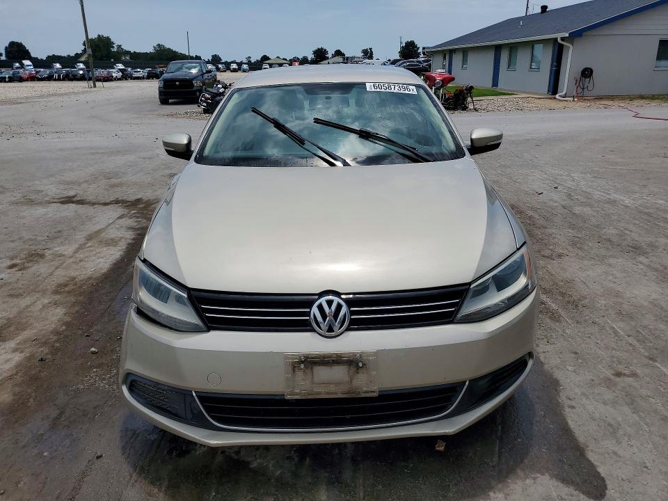 60587396 :رقم المزاد ، 3VWDX7AJXDM303915 vin ، 2013 Volkswagen Jetta مزاد بيع