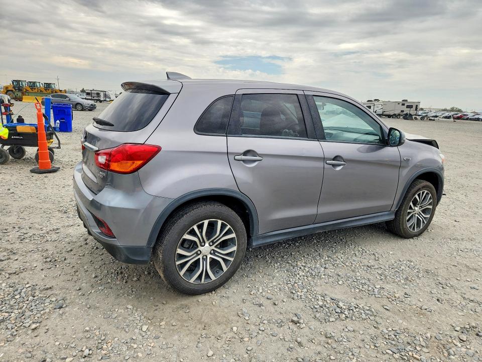 62649136 :رقم المزاد ، JA4AP3AUXJU002006 vin ، 2018 Mitsubishi Outlander Sport مزاد بيع