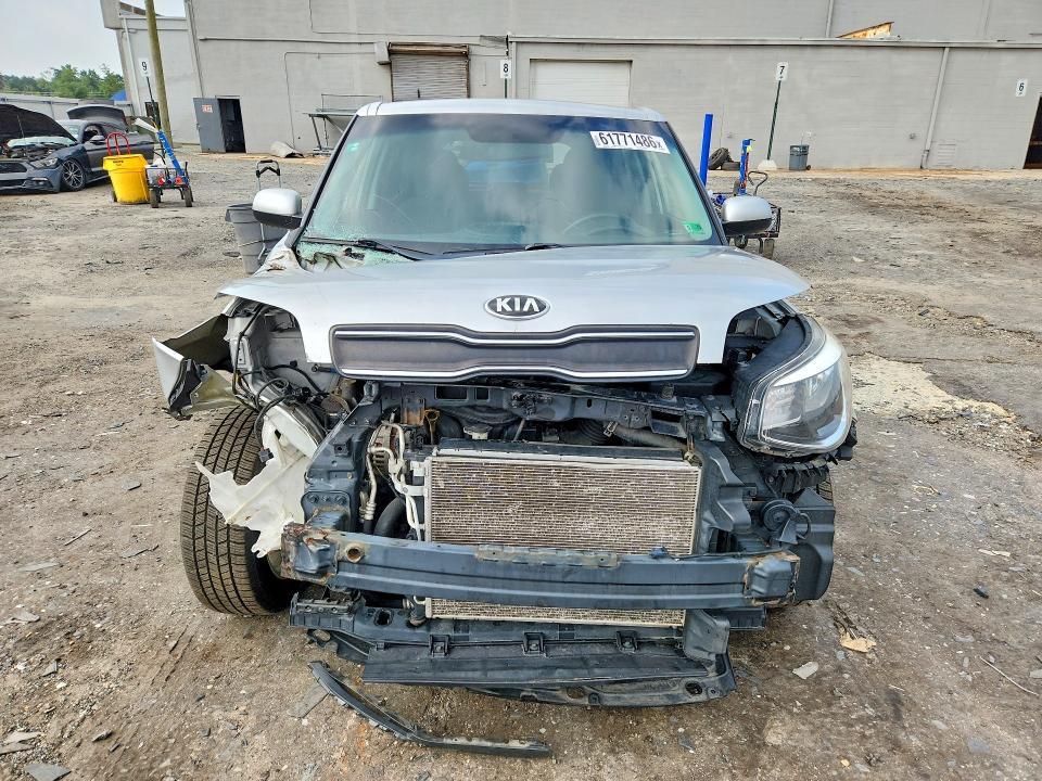 61771486 :رقم المزاد ، KNDJN2A2XJ7506977 vin ، 2018 Kia Soul مزاد بيع