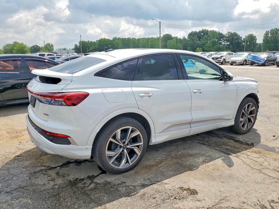 59675026 :رقم المزاد ، WA142BFZ7RP017034 vin ، 2024 Audi Q4 E-tron مزاد بيع