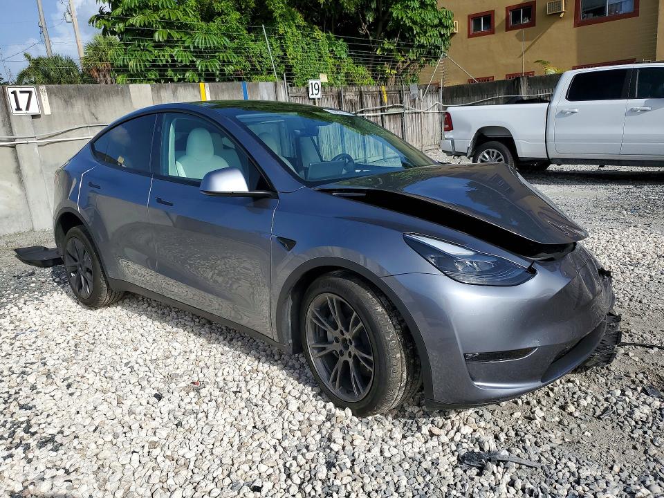 60630146 :رقم المزاد ، 7SAYGAEE4RF209879 vin ، 2024 Tesla Model Y مزاد بيع