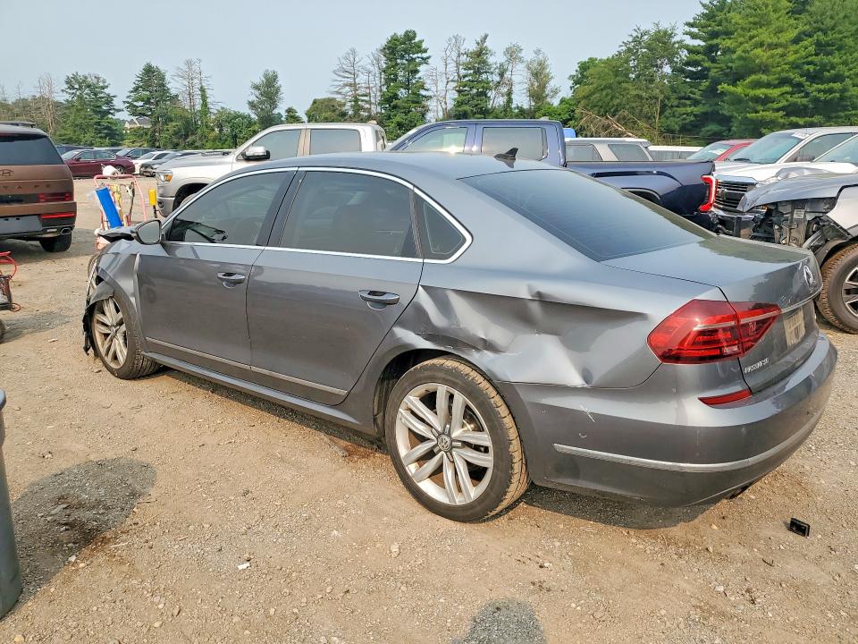 61442276 :رقم المزاد ، 1VWGT7A35HC081267 vin ، 2017 Volkswagen Passat مزاد بيع