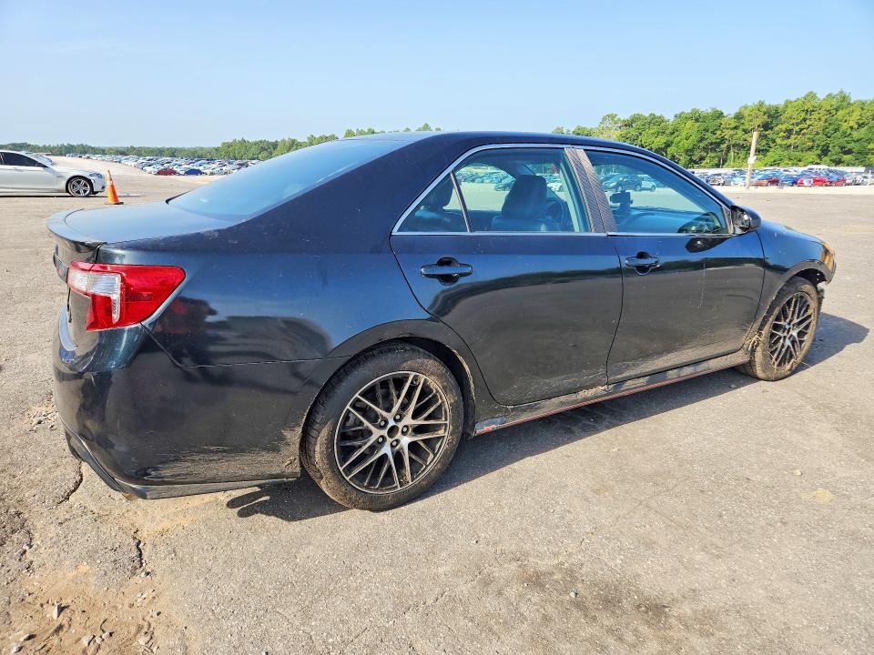 61060756 :رقم المزاد ، 4T1BF1FK5EU451569 vin ، 2014 Toyota Camry مزاد بيع