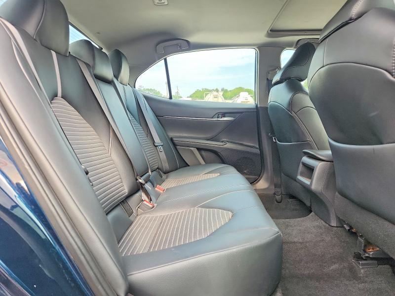 60497226 :رقم المزاد ، 4T1B11HK8KU748956 vin ، 2019 Toyota Camry مزاد بيع