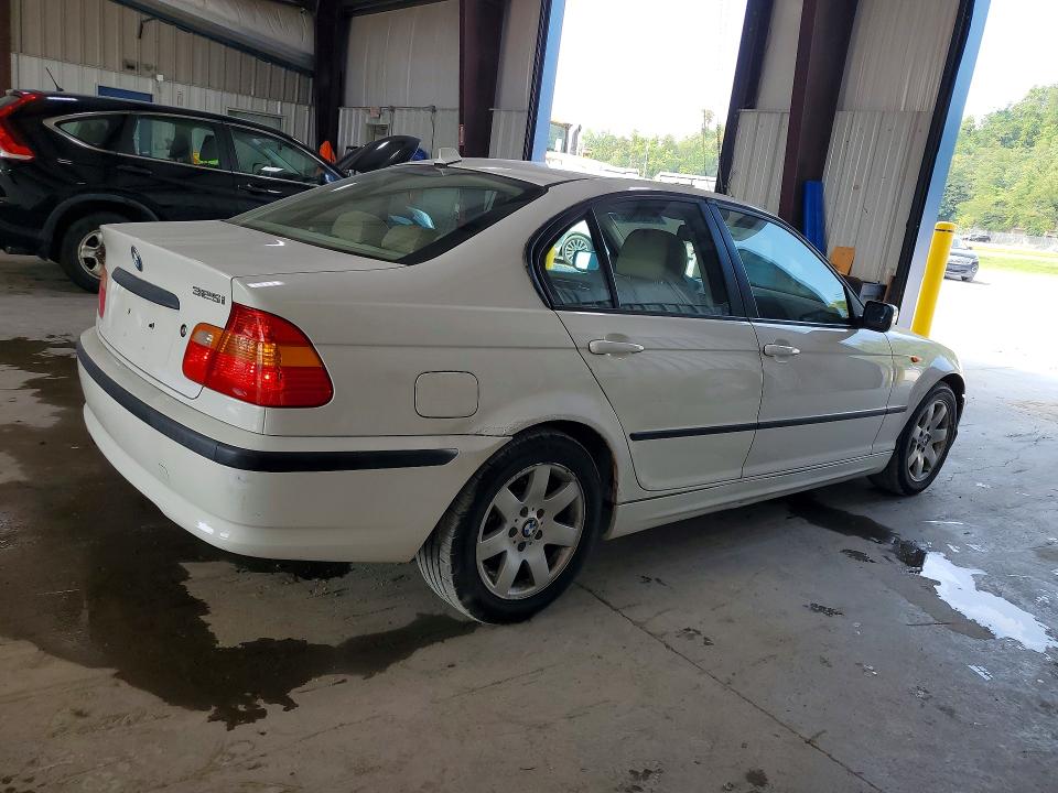 61082986 :رقم المزاد ، WBAET37465NJ90059 vin ، 2005 Bmw 325 مزاد بيع
