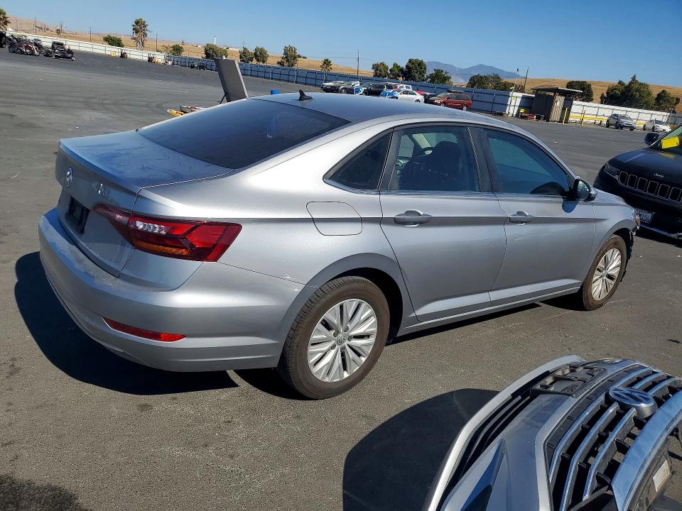 62709326 :رقم المزاد ، 3VWN57BU1KM225623 vin ، 2019 Volkswagen Jetta مزاد بيع
