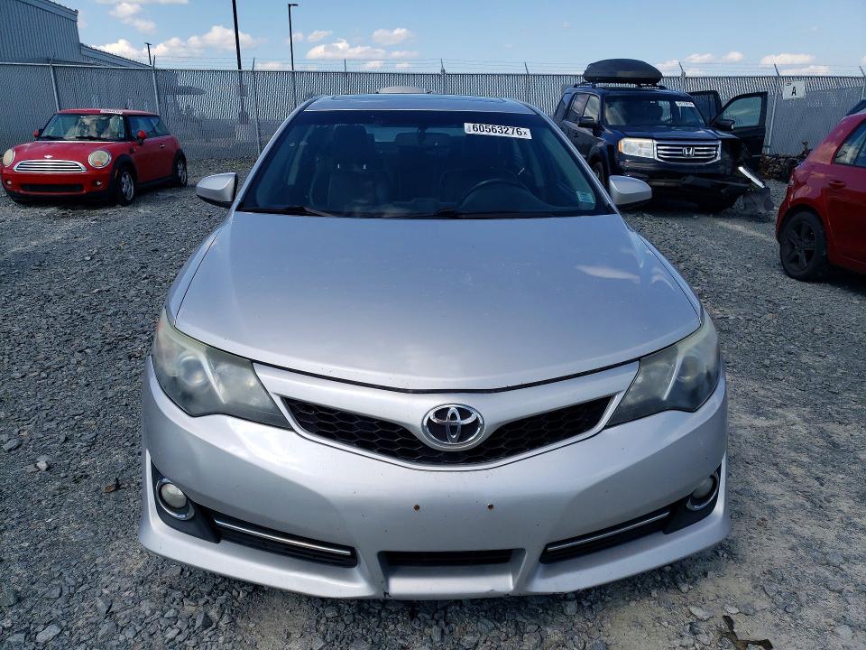60563276 :رقم المزاد ، 4T1BF1FKXEU329516 vin ، 2014 Toyota Camry مزاد بيع