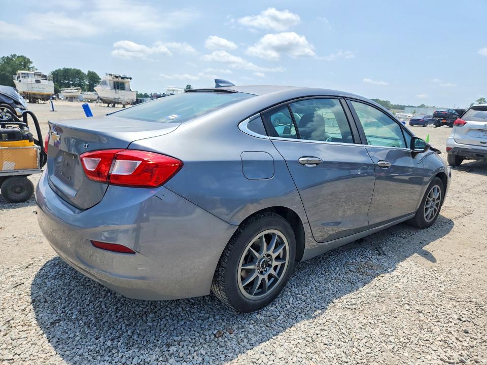 58273126 :رقم المزاد ، 1G1BE5SMXJ7223431 vin ، 2018 Chevrolet Cruze مزاد بيع