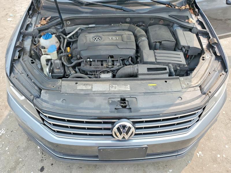 61398066 :رقم المزاد ، 1VWAT7A36HC032147 vin ، 2017 Volkswagen Passat مزاد بيع