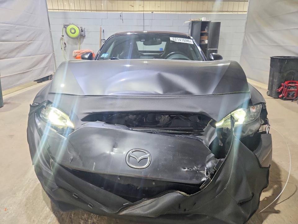 62141696 :رقم المزاد ، JM1NDAD74J0202008 vin ، 2018 Mazda Mx-5 Miata مزاد بيع