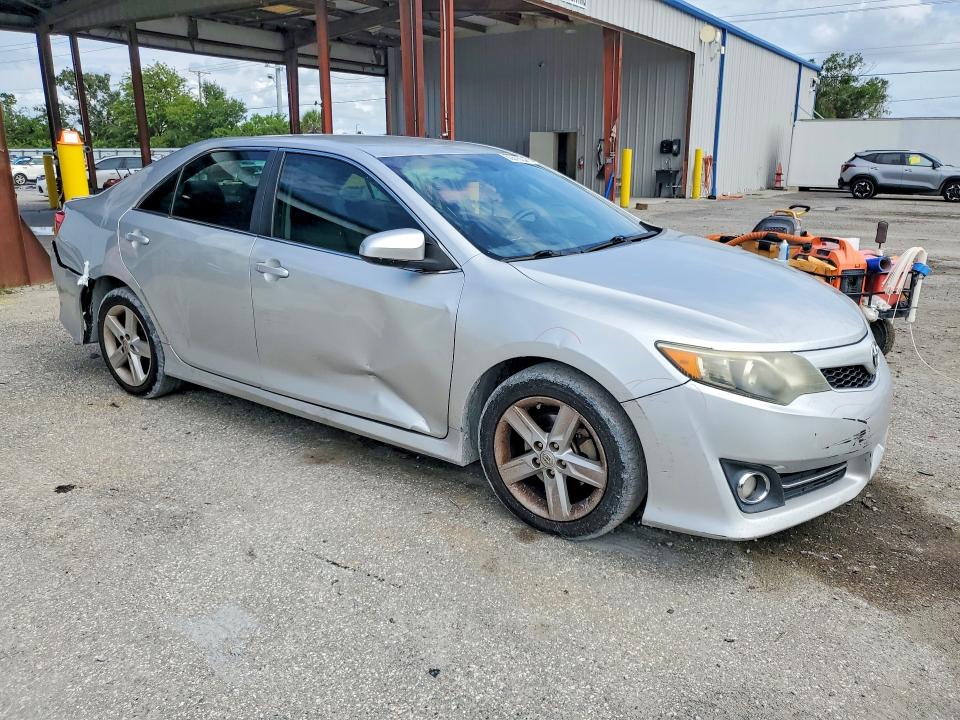 63576526 :رقم المزاد ، 4T1BF1FK3DU688432 vin ، 2013 Toyota Camry مزاد بيع