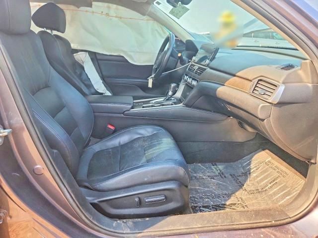 Продажа на аукционе авто 2018 Honda Accord, vin: 1HGCV1F67JA190960, номер лота: 63112736