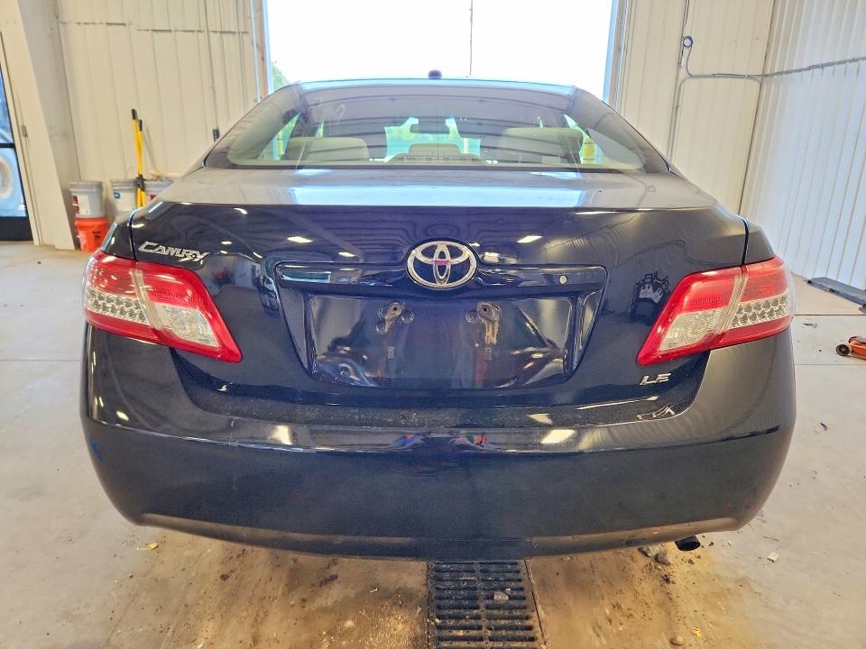60964506 :رقم المزاد ، 4T4BF3EK0AR016827 vin ، 2010 Toyota Camry مزاد بيع