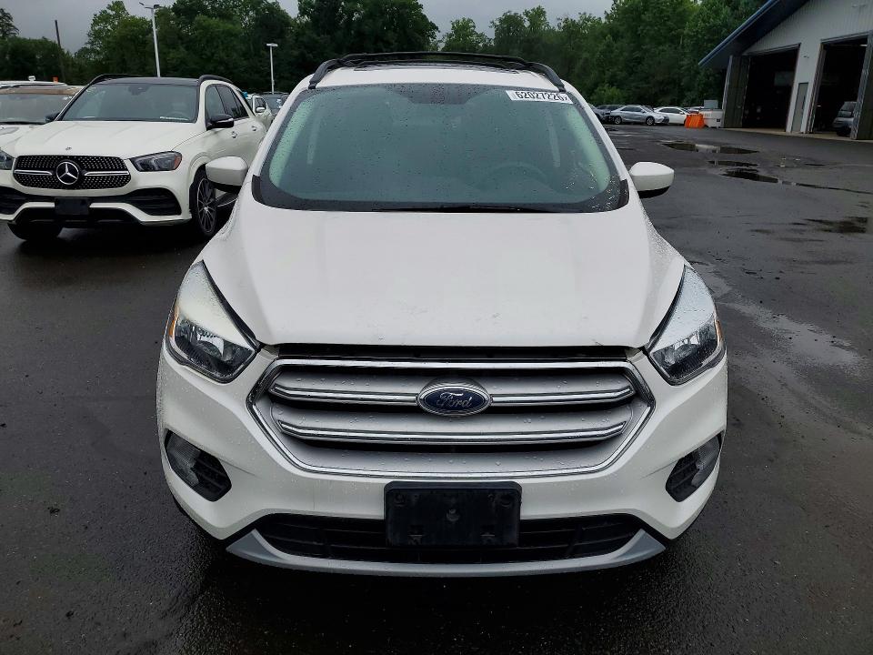 62027226 :رقم المزاد ، 1FMCU9GD0JUC24485 vin ، 2018 Ford Escape مزاد بيع