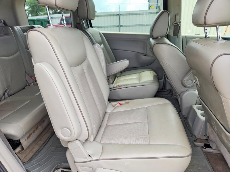60546896 :رقم المزاد ، JN8AE2KP0F9131871 vin ، 2015 Nissan Quest مزاد بيع