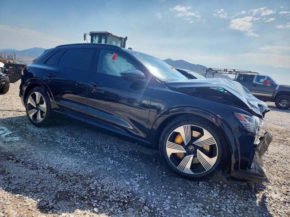 60077326 :رقم المزاد ، WA1LAAGE5NB028707 vin ، 2022 Audi E-tron مزاد بيع