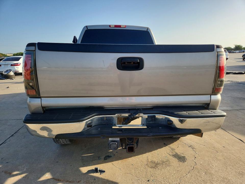61320216 :رقم المزاد ، 1GCHC23102F216103 vin ، 2002 Chevrolet Silverado مزاد بيع