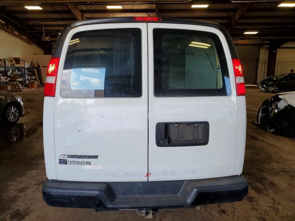 59132266 :رقم المزاد ، 1GCWGBFP9J1257014 vin ، 2018 Chevrolet Express G2500 مزاد بيع