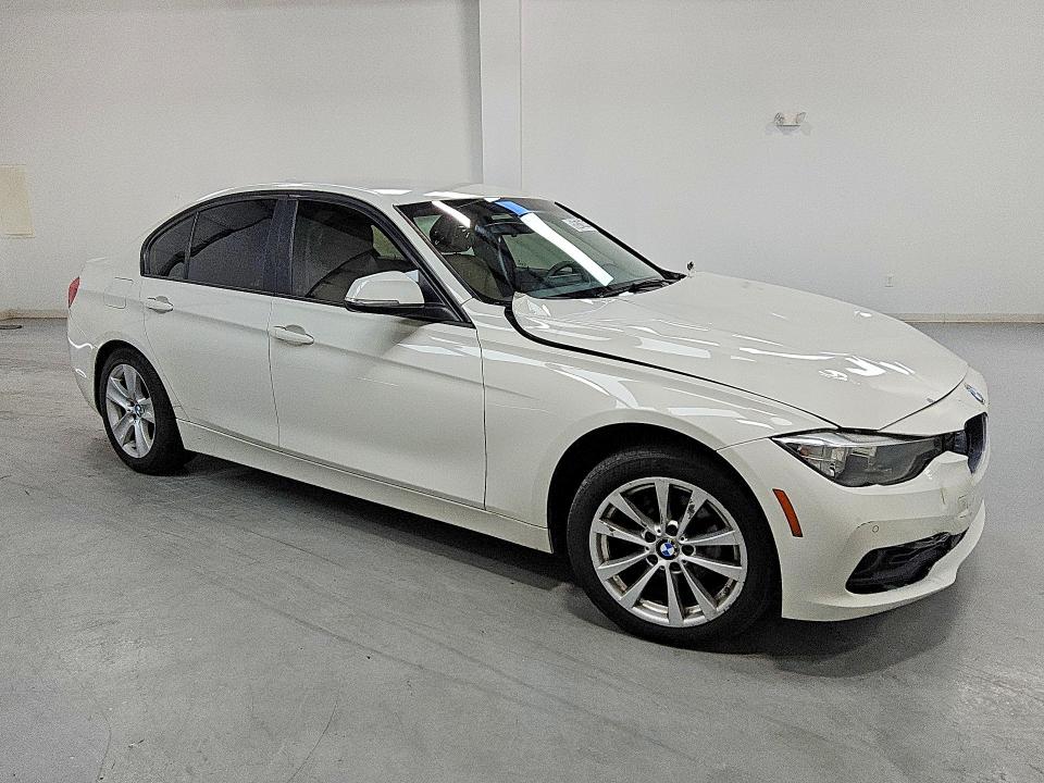 58576646 :رقم المزاد ، WBA8A9C53HK619488 vin ، 2017 Bmw 320 مزاد بيع