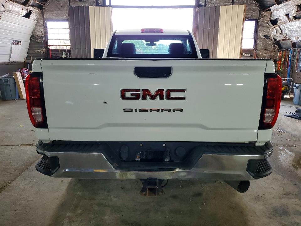 60643476 :رقم المزاد ، 1GT39LEY0NF328459 vin ، 2022 Gmc Sierra مزاد بيع