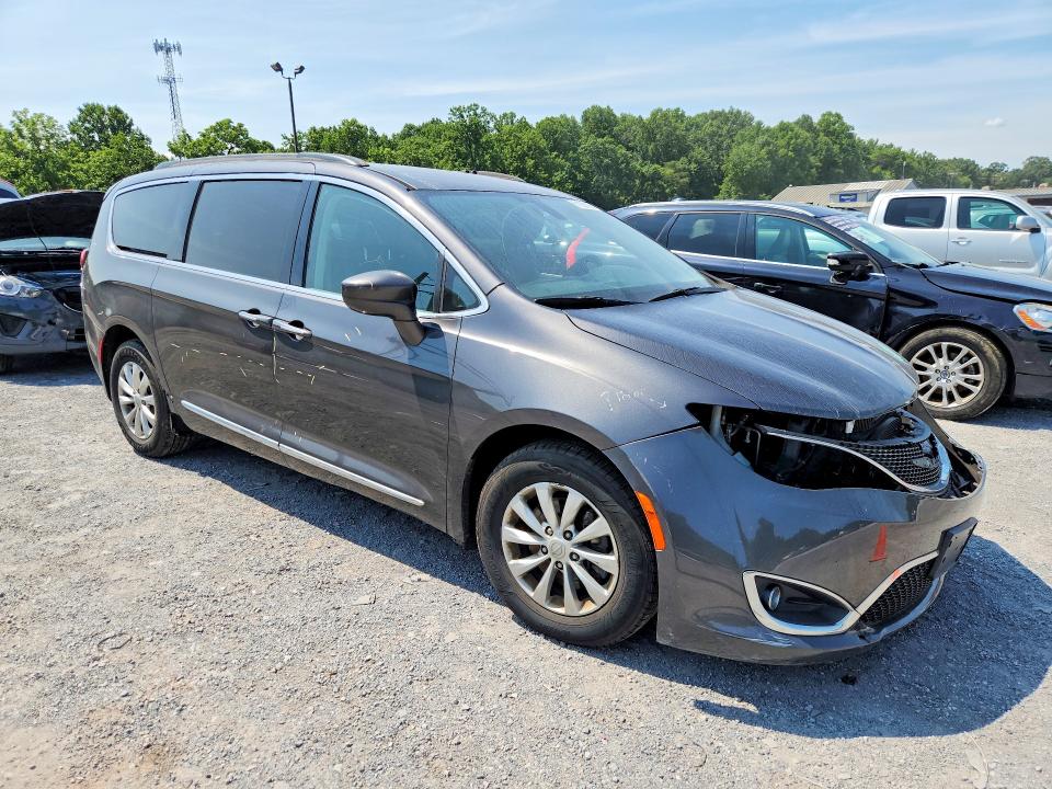 61938126 :رقم المزاد ، 2C4RC1BG6HR805209 vin ، 2017 Chrysler Pacifica مزاد بيع