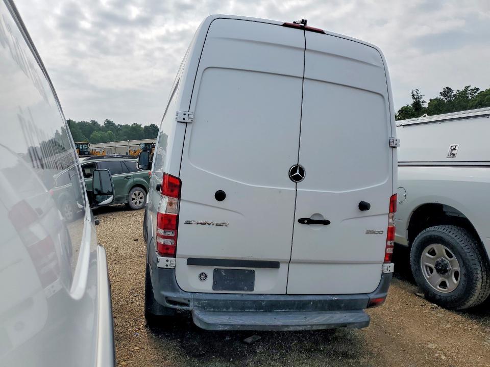 60774616 :رقم المزاد ، WD3PE7CD6HP386976 vin ، 2017 Mercedes-benz Sprinter مزاد بيع