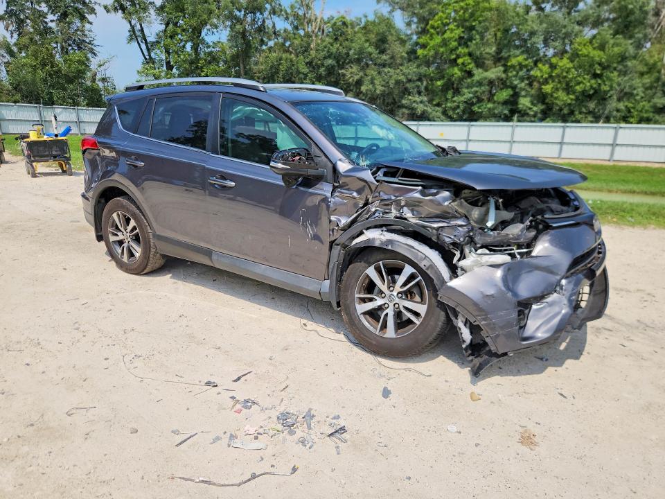 63156686 :رقم المزاد ، 2T3WFREV0JW523226 vin ، 2018 Toyota Rav4 مزاد بيع