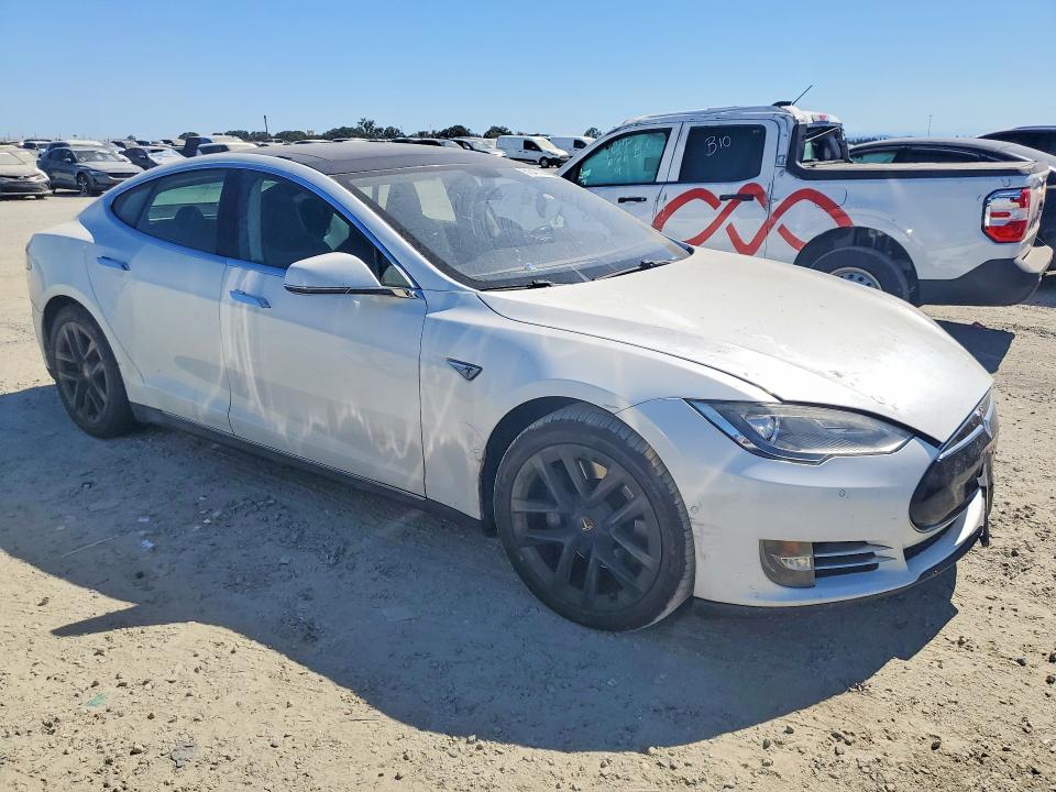 Продажа на аукционе авто 2014 Tesla Model S, vin: 5YJSA1H16EFP35003, номер лота: 61641196