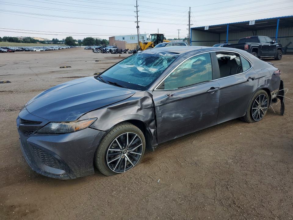 58741156 :رقم المزاد ، 4T1T11AK4NU686488 vin ، 2022 Toyota Camry مزاد بيع