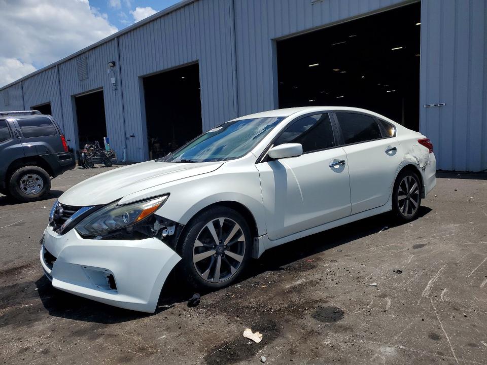 Продаж на аукціоні авто 2017 Nissan Altima, vin: 1N4AL3AP4HC485476, номер лоту: 61772826