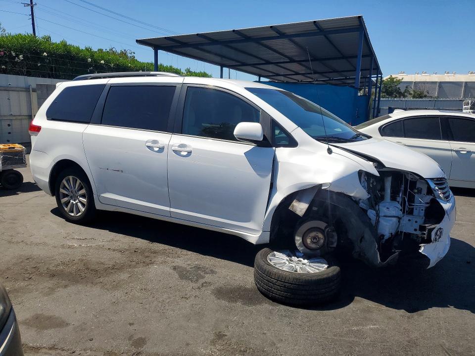 2014 Toyota Sienna მანქანა იყიდება აუქციონზე, vin: 5TDJK3DC3ES084825, აუქციონის ნომერი: 63430766