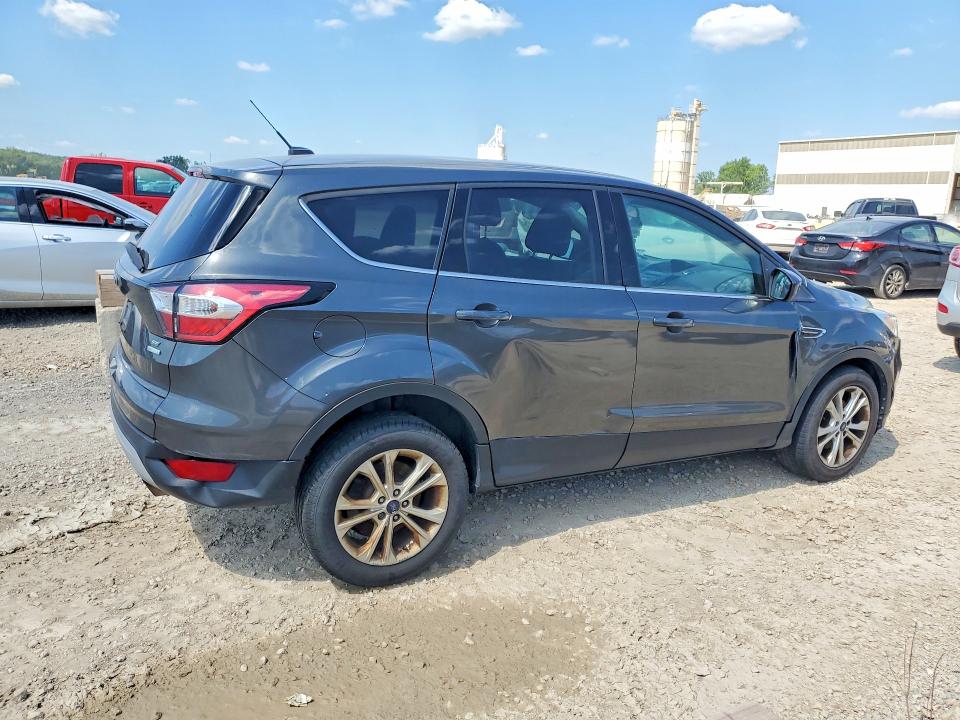 2017 Ford Escape მანქანა იყიდება აუქციონზე, vin: 1FMCU0GD7HUC34355, აუქციონის ნომერი: 60460026