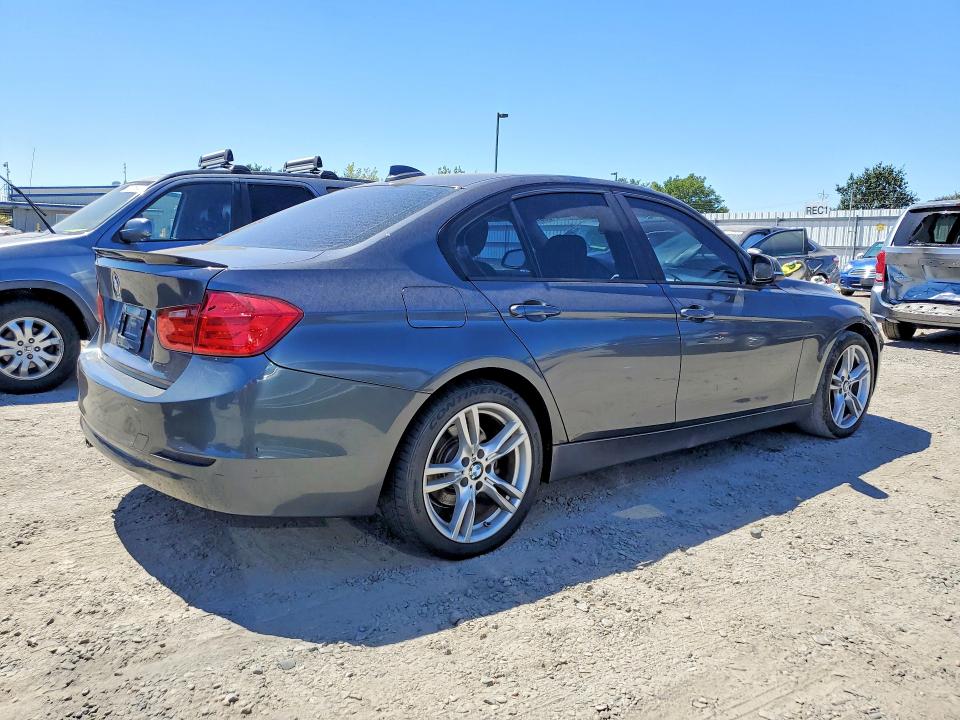 60824356 :رقم المزاد ، WBA3C1C56CF434133 vin ، 2012 Bmw 328 مزاد بيع