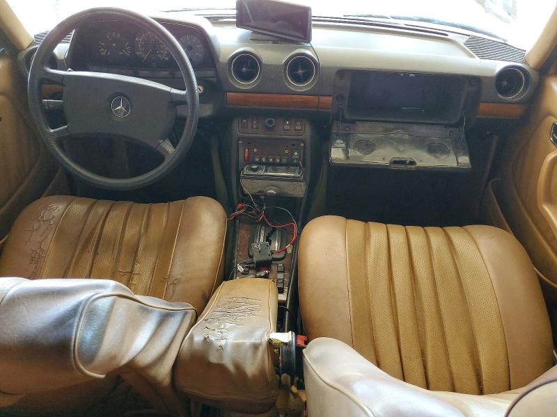 60393136 :رقم المزاد ، WDBAB33AXEA006277 vin ، 1984 Mercedes-benz 300 مزاد بيع