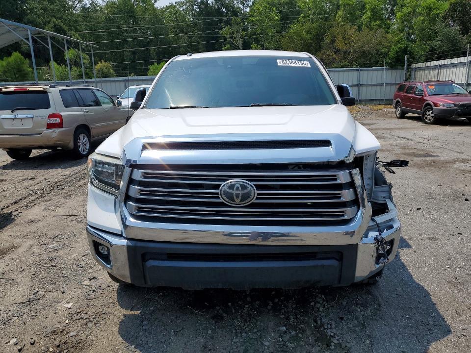 62388196 :رقم المزاد ، 5TFFY5F13JX229815 vin ، 2018 Toyota Tundra مزاد بيع