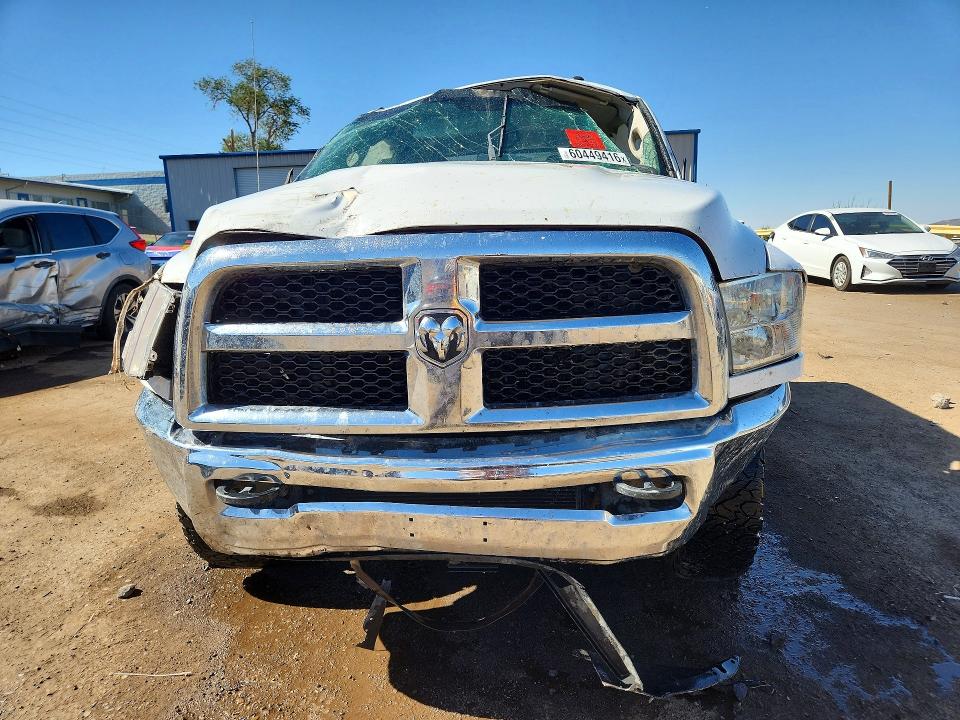 60449416 :رقم المزاد ، 3C6UR5DL2JG166033 vin ، 2018 Ram 2500 مزاد بيع